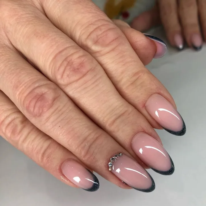 Manicure - realizacja Paznokciowe Love