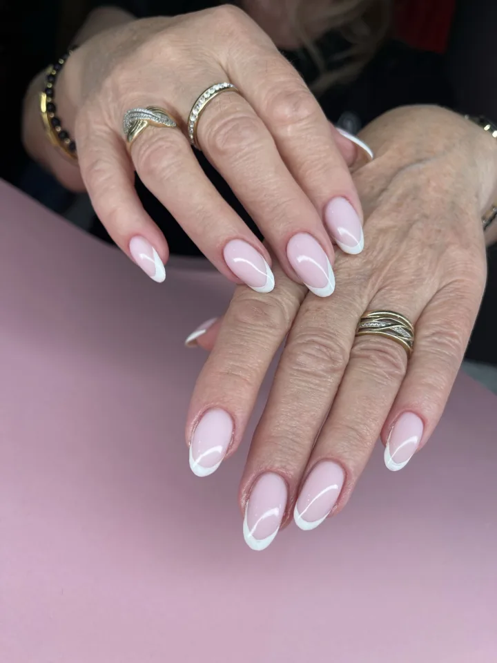 Manicure - realizacja Paznokciowe Love